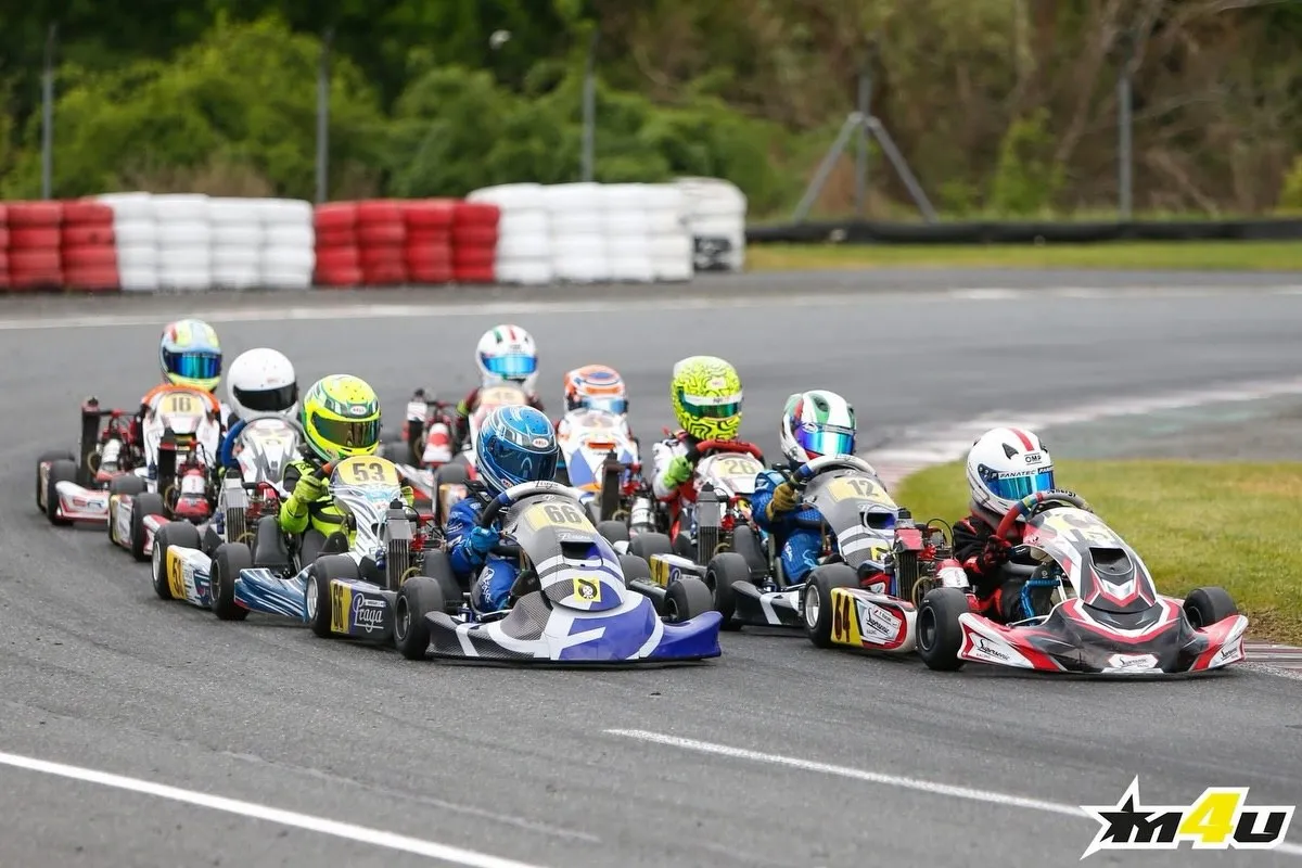 Zespół SuperSonic Racing na torze kartingowym