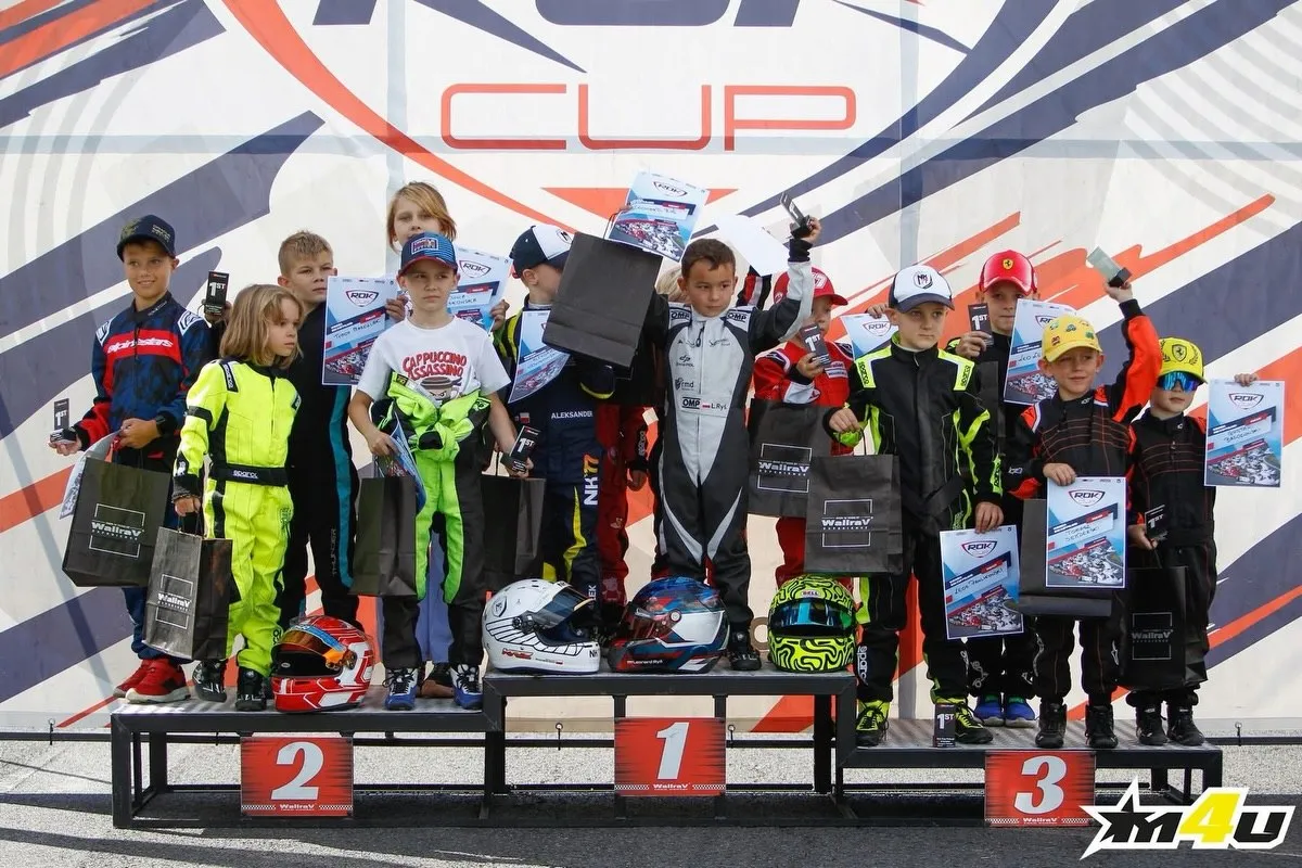 Dzieci SuperSonic Kids na podium